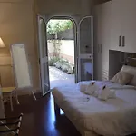 Leonia House