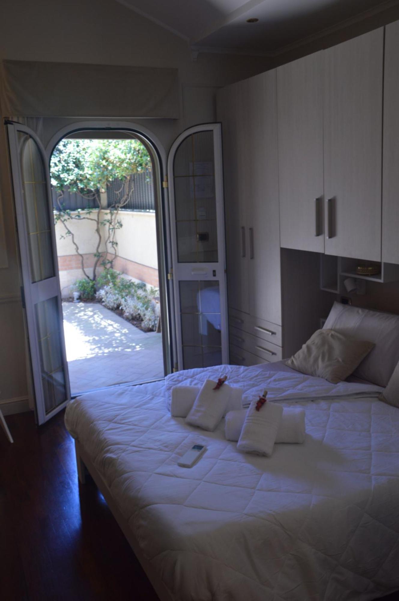 Leonia House *